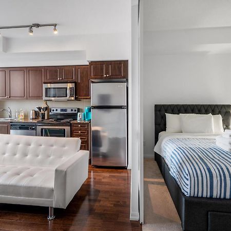 Downtown Toronto 1 Bdrm Condo With Parking And Views Exterior photo