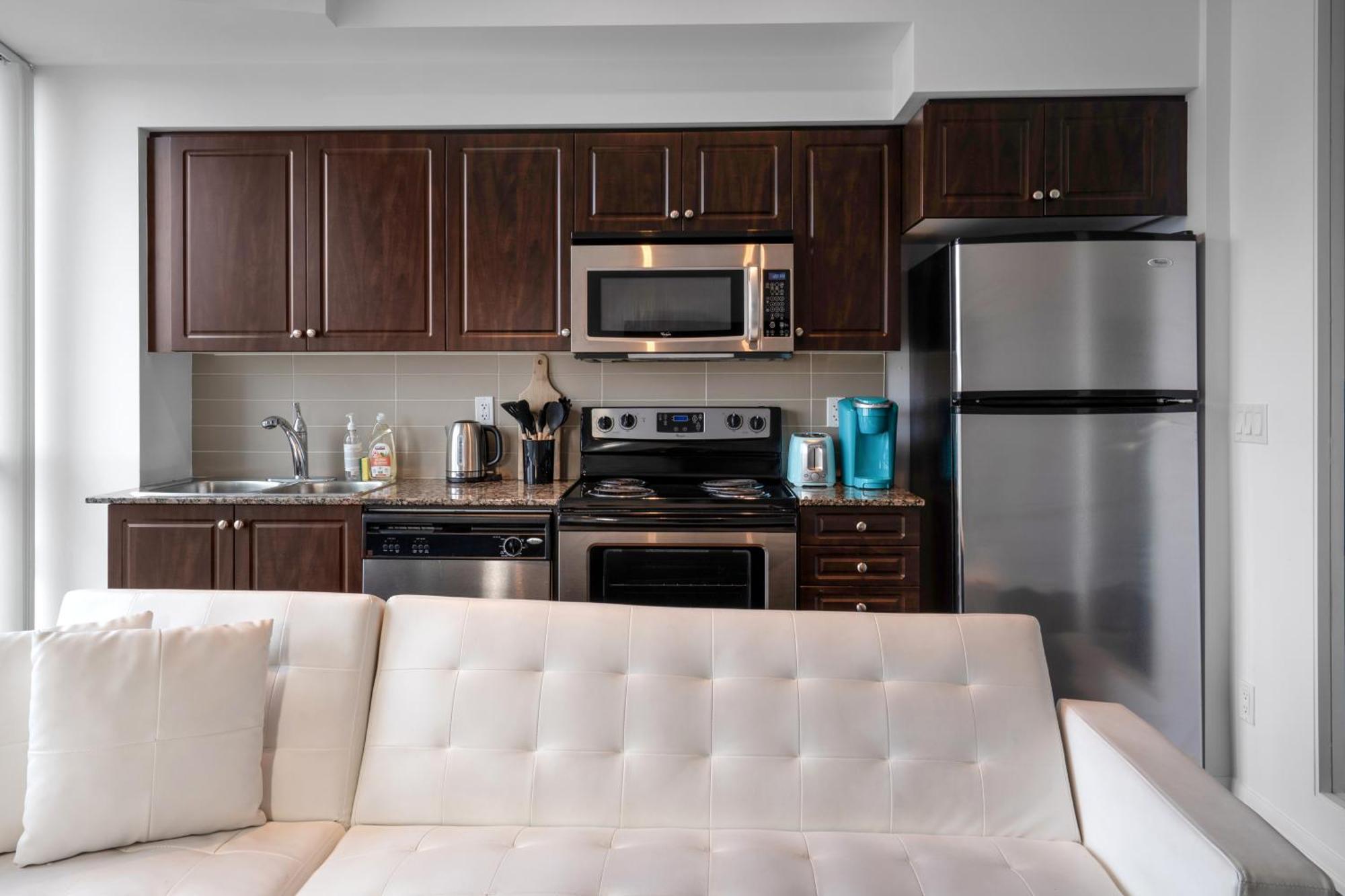 Downtown Toronto 1 Bdrm Condo With Parking And Views Exterior photo