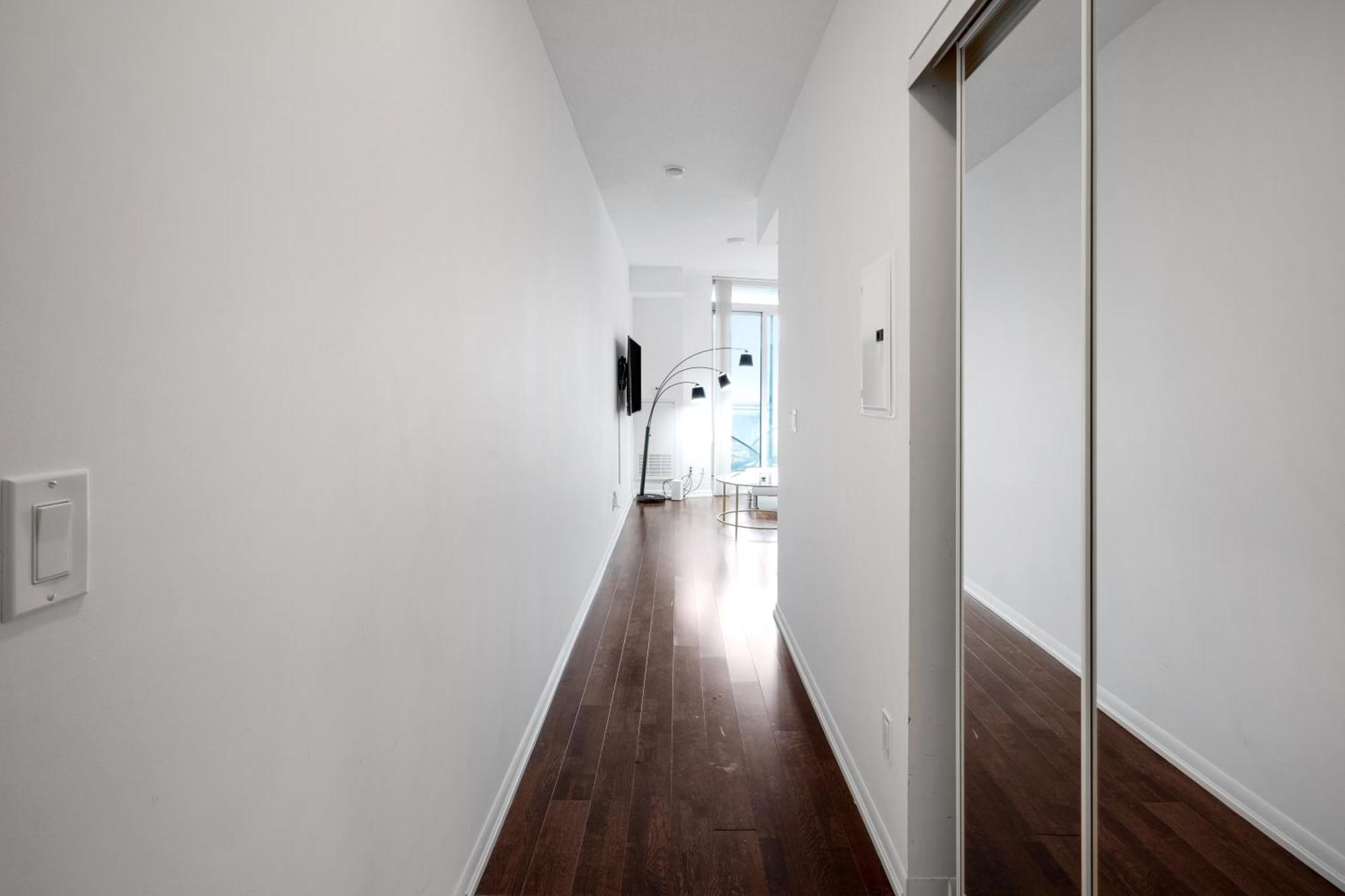 Downtown Toronto 1 Bdrm Condo With Parking And Views Exterior photo